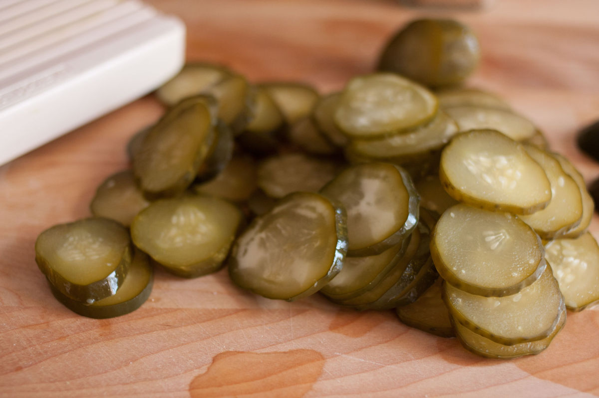 Sliced sour pickles Kirby & Kraut