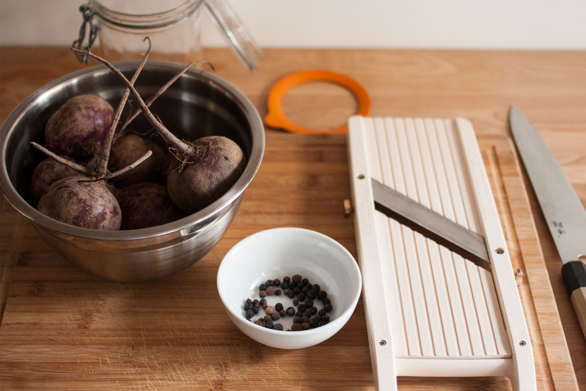 Making pickled beets with juniper and allspice