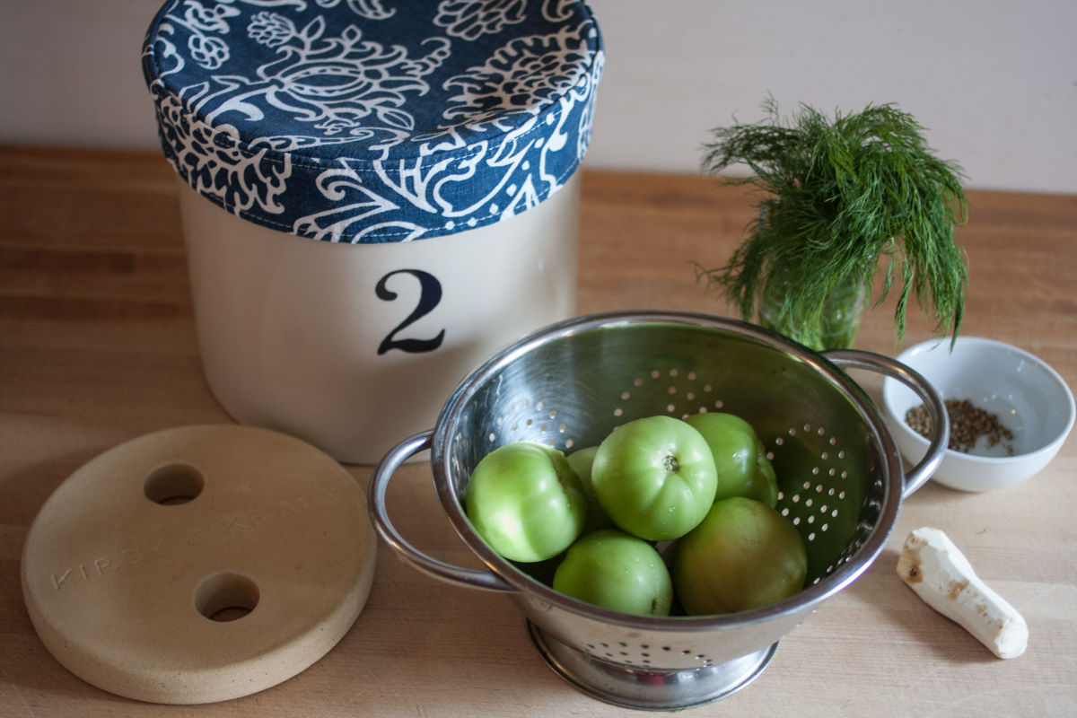 Fermenting green tomatoes